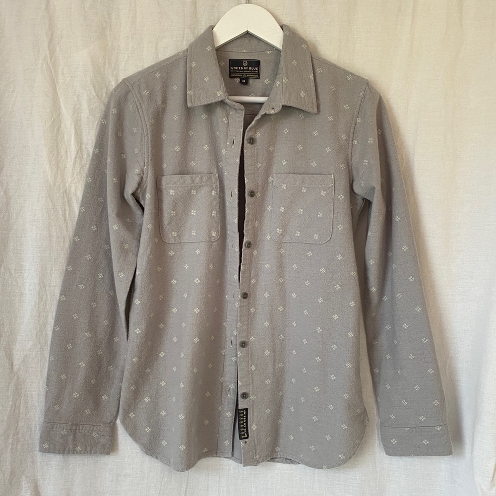 United By Blue grey pattern long sleeve button down women’s medium